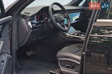 Позашляховик / Кросовер Audi Q7 2021 в 
