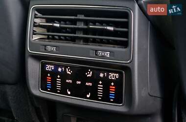 Позашляховик / Кросовер Audi Q7 2021 в 