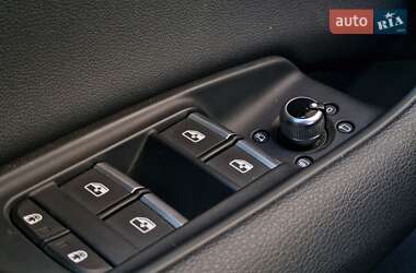 Позашляховик / Кросовер Audi Q7 2021 в 