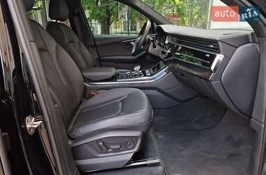 Позашляховик / Кросовер Audi Q7 2021 в 