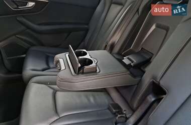 Позашляховик / Кросовер Audi Q7 2021 в 