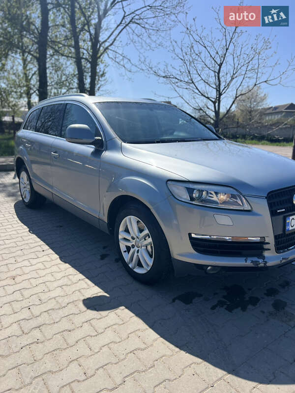 Внедорожник / Кроссовер Audi Q7 2007 в Кицмани