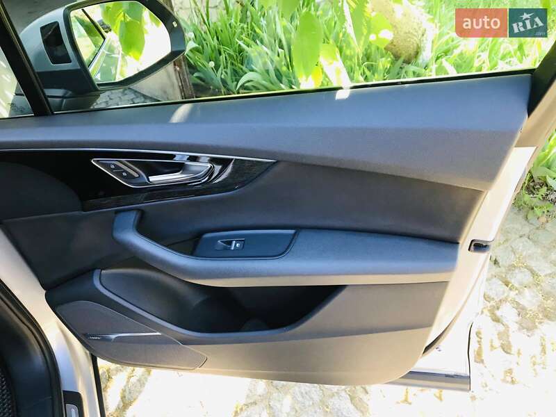 Позашляховик / Кросовер Audi Q7 2018 в Новій Одесі