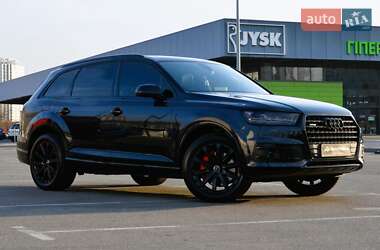 Позашляховик / Кросовер Audi Q7 2017 в 