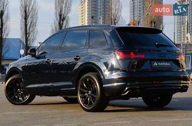 Позашляховик / Кросовер Audi Q7 2017 в 