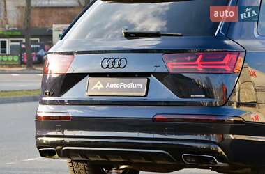 Позашляховик / Кросовер Audi Q7 2017 в 