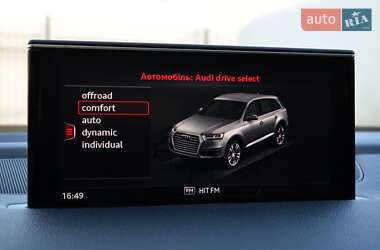 Позашляховик / Кросовер Audi Q7 2017 в 