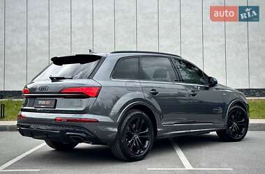 Позашляховик / Кросовер Audi Q7 2025 в 