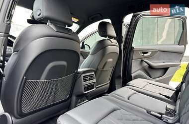 Позашляховик / Кросовер Audi Q7 2025 в 