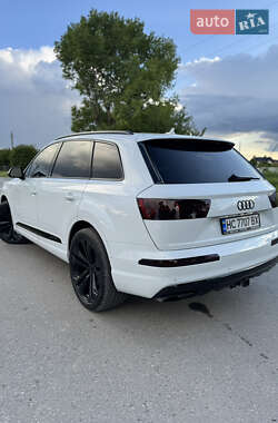 Внедорожник / Кроссовер Audi Q7 2017 в 