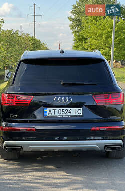 Внедорожник / Кроссовер Audi Q7 2015 в 