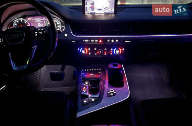 Внедорожник / Кроссовер Audi Q7 2015 в 