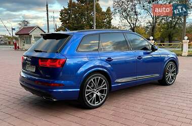 Позашляховик / Кросовер Audi Q7 2016 в 