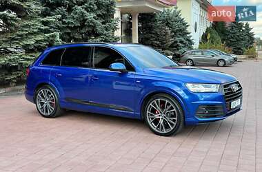 Позашляховик / Кросовер Audi Q7 2016 в 
