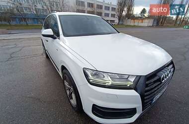 Внедорожник / Кроссовер Audi Q7 2017 в 