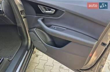 Внедорожник / Кроссовер Audi Q7 2017 в 