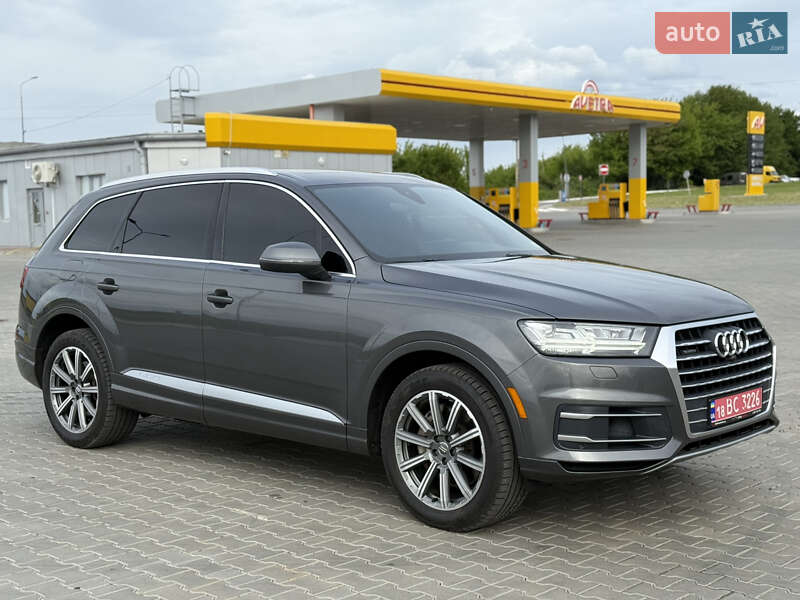 Внедорожник / Кроссовер Audi Q7 2018 в 