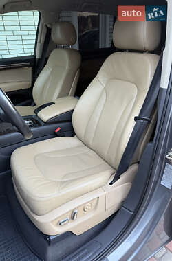 Внедорожник / Кроссовер Audi Q7 2010 в 