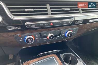 Внедорожник / Кроссовер Audi Q7 2016 в 