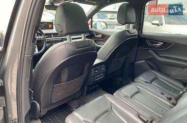 Внедорожник / Кроссовер Audi Q7 2016 в 