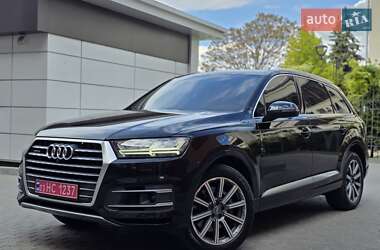 Позашляховик / Кросовер Audi Q7 2018 в 