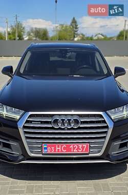 Позашляховик / Кросовер Audi Q7 2018 в 