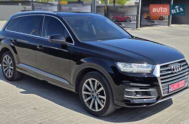 Позашляховик / Кросовер Audi Q7 2018 в 