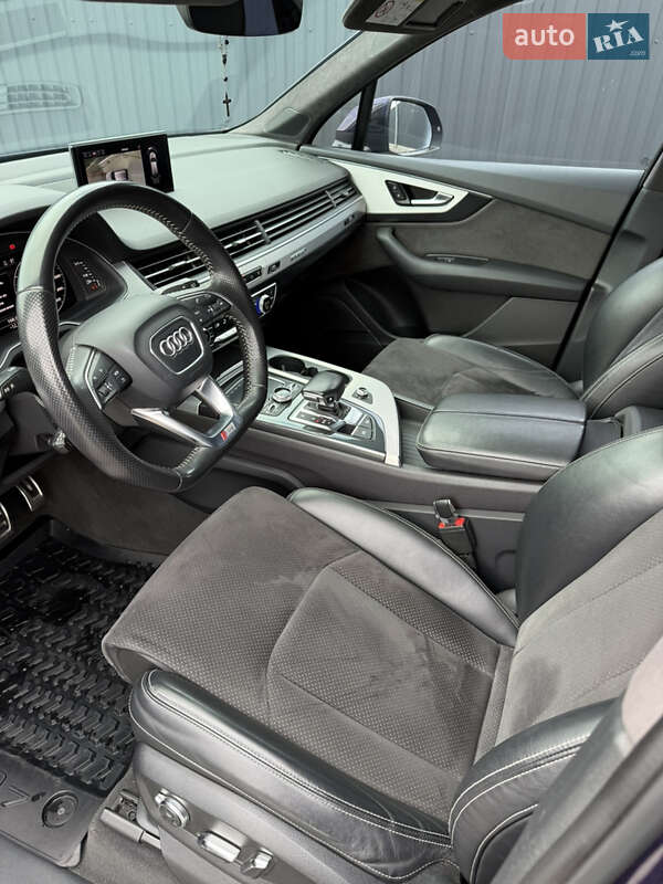Внедорожник / Кроссовер Audi Q7 2017 в Ужгороде
