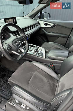 Внедорожник / Кроссовер Audi Q7 2017 в 