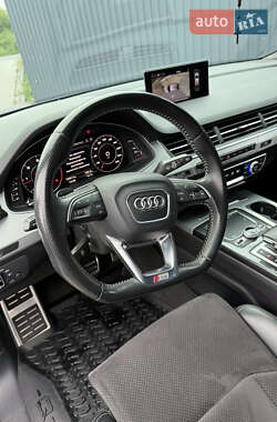 Внедорожник / Кроссовер Audi Q7 2017 в 