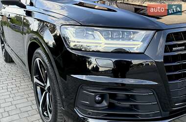 Позашляховик / Кросовер Audi Q7 2019 в 
