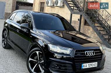Позашляховик / Кросовер Audi Q7 2019 в 