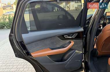 Позашляховик / Кросовер Audi Q7 2019 в 