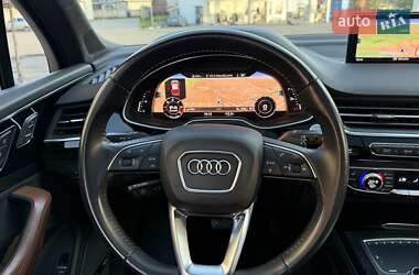 Позашляховик / Кросовер Audi Q7 2019 в 