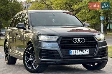 Позашляховик / Кросовер Audi Q7 2018 в 
