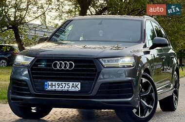 Позашляховик / Кросовер Audi Q7 2018 в 