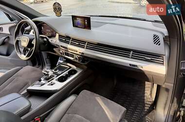 Позашляховик / Кросовер Audi Q7 2018 в 