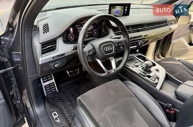 Позашляховик / Кросовер Audi Q7 2018 в 