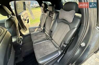 Позашляховик / Кросовер Audi Q7 2018 в 