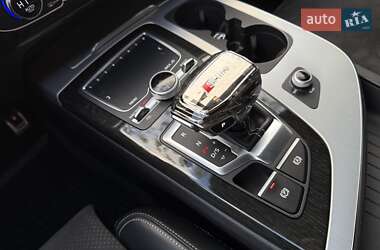 Позашляховик / Кросовер Audi Q7 2018 в 