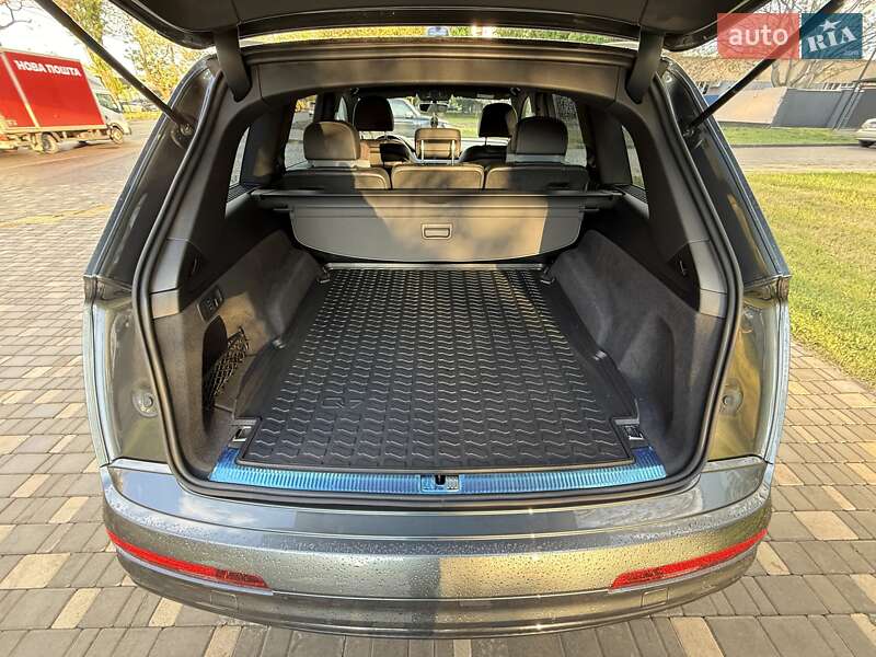 Позашляховик / Кросовер Audi Q7 2018 в Одесі
