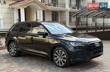 Внедорожник / Кроссовер Audi Q7 2022 в 
