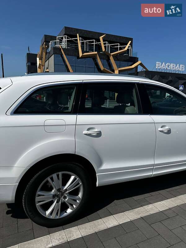 Внедорожник / Кроссовер Audi Q7 2011 в Луцке