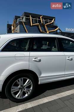Внедорожник / Кроссовер Audi Q7 2011 в 