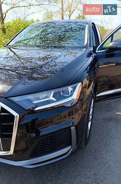 Позашляховик / Кросовер Audi Q7 2020 в 