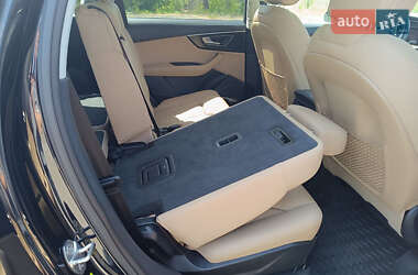 Позашляховик / Кросовер Audi Q7 2020 в 