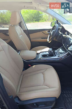 Позашляховик / Кросовер Audi Q7 2020 в 