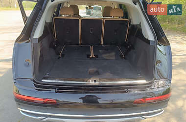 Позашляховик / Кросовер Audi Q7 2020 в 