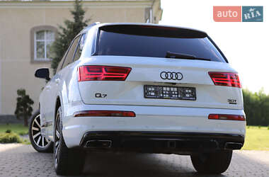 Внедорожник / Кроссовер Audi Q7 2016 в 