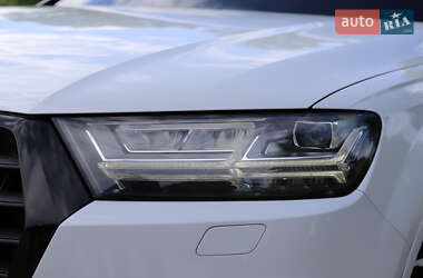Внедорожник / Кроссовер Audi Q7 2016 в 